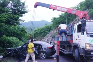 Tài xế xe 4 chỗ tử vong trong cabin sau cú tông 