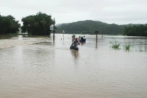 Thủy điện bắt đầu xả lũ ở Phú Yên