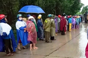 Người dân tập trung phản đối xây dựng bãi rác