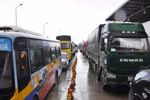 Dính “chiêu” tiền lẻ, BOT Ninh An xả trạm