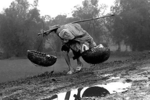 Nghi án con dùng mũ bảo hiểm đánh mẹ tử vong