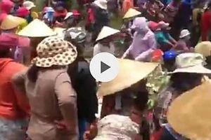 Người dân tập trung quốc lộ 1, cản trở thi công dự án điện gió