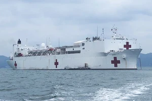 Tàu bệnh viện lớn nhất thế giới của Mỹ trở lại Nha Trang 