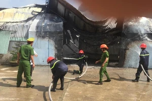 400 người cứu cháy lớn tại Bình Định