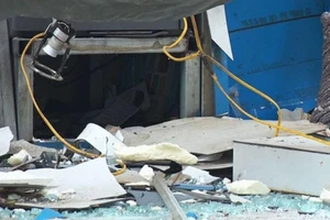 Tạm giữ 1 người Nga đập phá trụ ATM trộm tiền