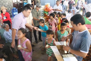 Nhà báo mang yêu thương đến với những mảnh đời bất hạnh