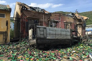 Kho thuốc diệt côn trùng bốc cháy, nổ dữ dội ở Bình Định