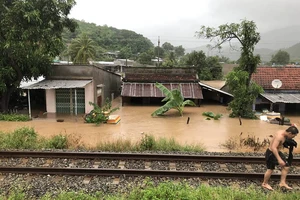 Đường sắt qua Khánh Hòa, Ninh Thuận tê liệt do ngập sâu