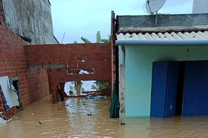 Hàng ngàn căn nhà bị ngập ở Bình Định, nhiều nơi bị cô lập