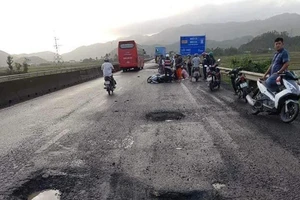 Sụp ổ trâu trên quốc lộ 1, một người tử nạn