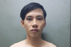 Hiếp dâm nữ đồng nghiệp ngay nơi làm việc