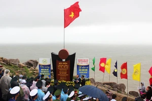 Chào cờ đón năm mới 2019 ở điểm cực Đông Tổ quốc