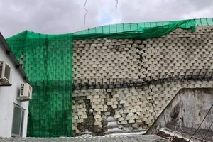 Không có chuyện cho tồn tại tường chắn khổng lồ trái phép