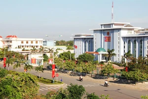 Làm giả quyết định công nhận thị xã để thổi giá đất?