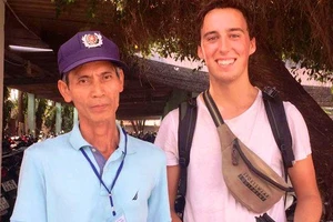 Nhân viên bảo vệ nhặt tài sản, nhờ con đăng Facebook trả lại