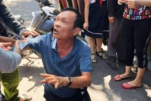  Bắt giam người lái xe Lexus tông vào đội di quan đám tang 