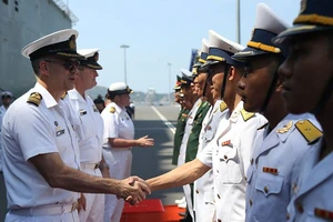 2 tàu hải quân Hoàng gia Australia thăm Việt Nam