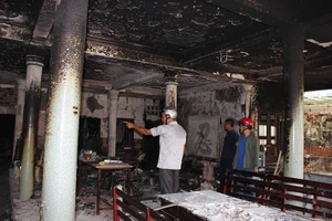 1 ngôi chùa bị cháy trong nhiều giờ