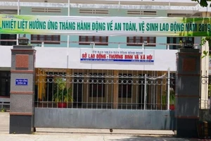 Một phó giám đốc sở xin chữa bệnh rồi vắng mặt nhiều tháng