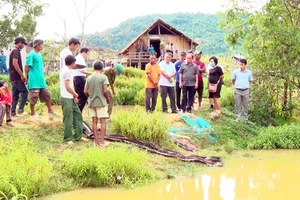 4 cháu bé chết đuối thương tâm khi tắm ao