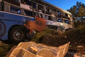 Đập kính giải cứu 40 nạn nhân vụ 2 xe giường nằm tông nhau