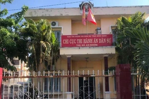 1 chấp hành viên tiếp tay tẩu tán tài sản thi hành án