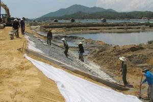 Kè chống xói lở đầm Cù Mông: 'Lơ' giám sát, quyết toán sai