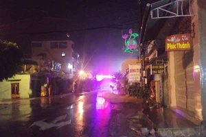 Bão số 5 đang đổ vào Phú Yên