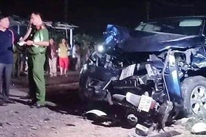 Bắt giam tài xế xe bán tải tông 7 người thương vong