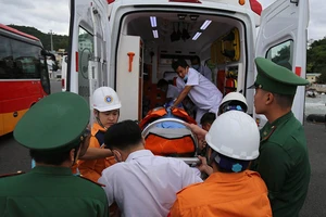 Tàu SAR27-01 vượt bão cứu khách Nhật bị đột quỵ ngoài khơi