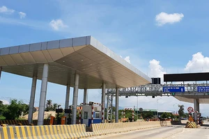 Ô tô phải đóng phí BOT khi đi trên quốc lộ 26