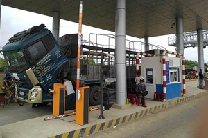 BOT quốc lộ 26 thất thủ ngay ngày đầu thu phí