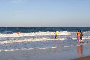 Tìm thấy thi thể du khách mất tích khi tắm biển Tuy Hòa