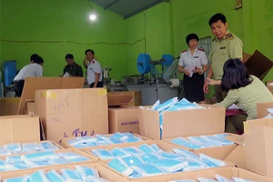 Tạm giữ gần 80.000 khẩu trang chưa đủ điều kiện lưu hành