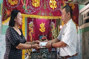 Trợ giúp gia đình thanh niên hiến giác mạc 85 triệu đồng