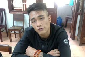 Bắt nghi phạm dùng súng gas bắn phụ xe vì tranh giành khách