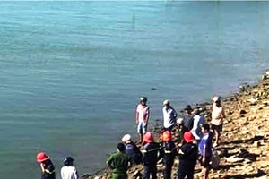 Một bé gái chết đuối ở đầm Thị Nại sau khi cứu em trai