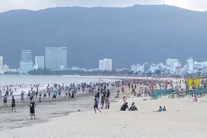 Tự tiện thu phí trái quy định ở bãi biển Quy Nhơn