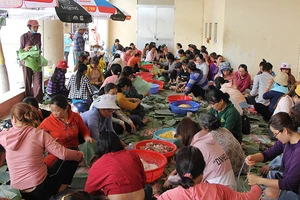 Người Phú Yên chung tay chia sẻ với bà con vùng lũ