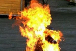 Về quê chém trọng thương vợ chồng thông gia rồi tự thiêu