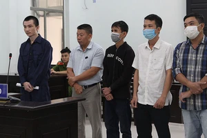 3 cựu công an giúp người Trung Quốc làm hộ khẩu, CMND Việt Nam