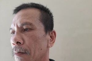 Bỏ thuốc ngủ vào nước uống rồi cướp vàng trên xe khách