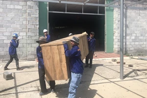 Cưỡng chế phá dỡ 6 công trình chuyên phục vụ khách Trung Quốc