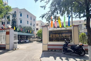 Buộc thôi việc cán bộ cho người hăm dọa giám đốc sở