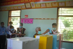 10 làng xa xôi nhất ở Bình Định bỏ phiếu bầu cử sớm