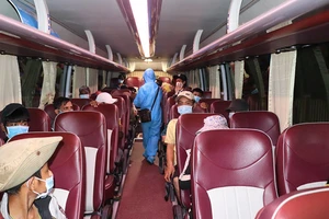 Đưa 47 người Hrê làm thuê từ Khánh Hòa về Quảng Ngãi tránh dịch