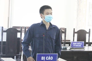 Không khẩu trang, vượt chốt, cầm dao đe, 14 ngày sau nhận 9 tháng tù