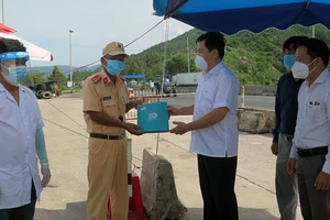 Phú Yên: Qua chốt kiểm soát, người dân chỉ cần quét QR code