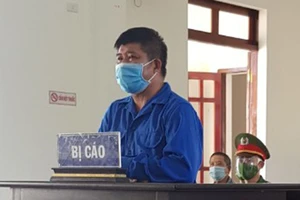 4 ngày sau khi khóa cổng nhốt cán bộ chống dịch: Lãnh 9 tháng tù