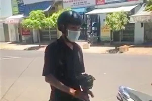 Công nhân trong vụ “bánh mì không phải thực phẩm” bị xử phạt